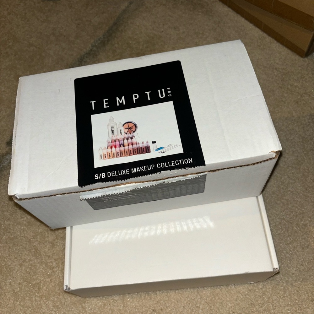 Temptu Deluxe airbrush makeup kit